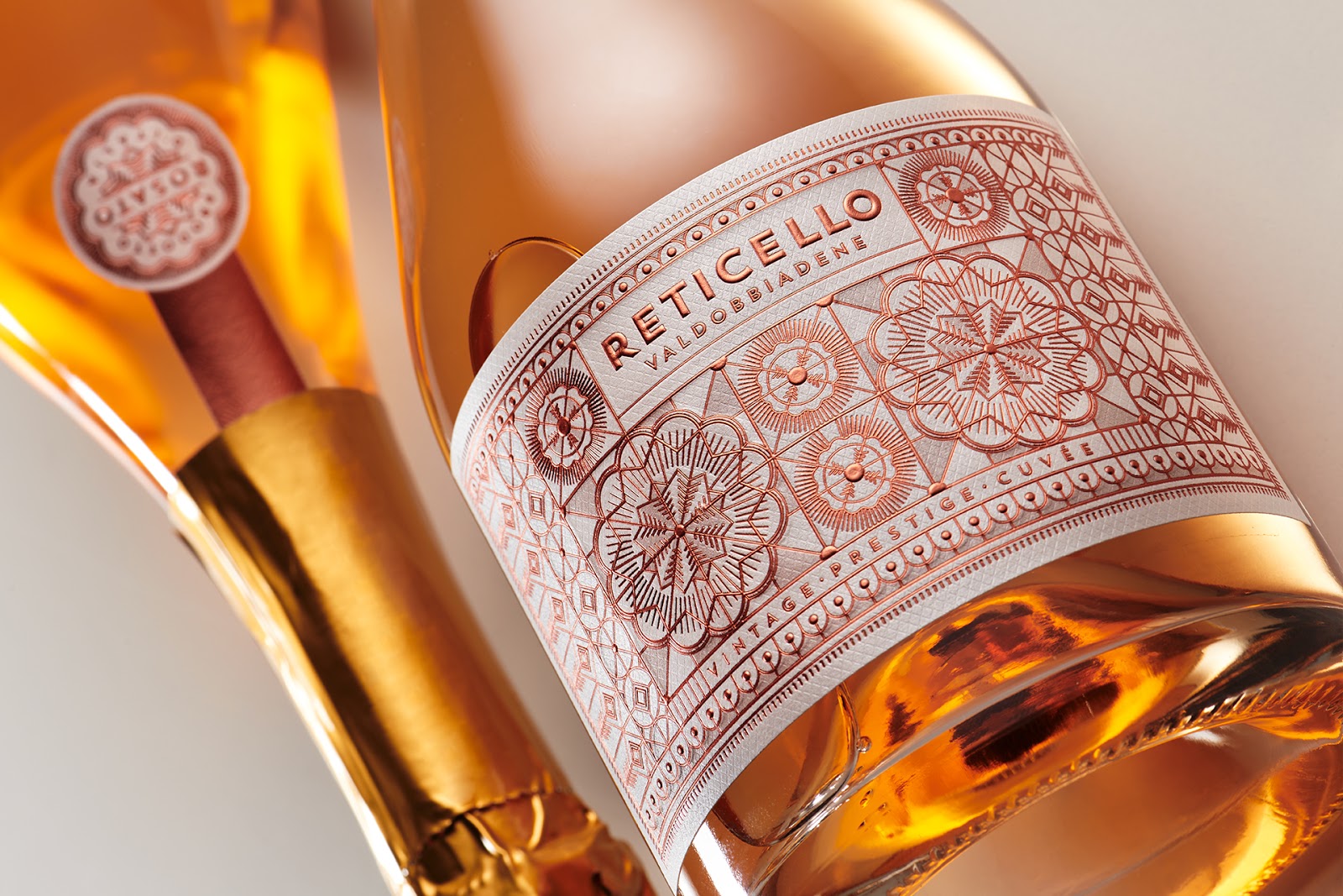 东营酒标设计线条烫金更奢华(图4)