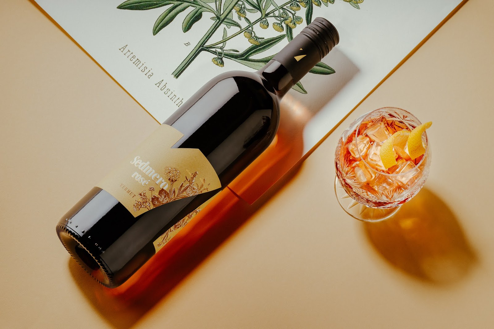 红酒酒标设计瓶型设计(图1)