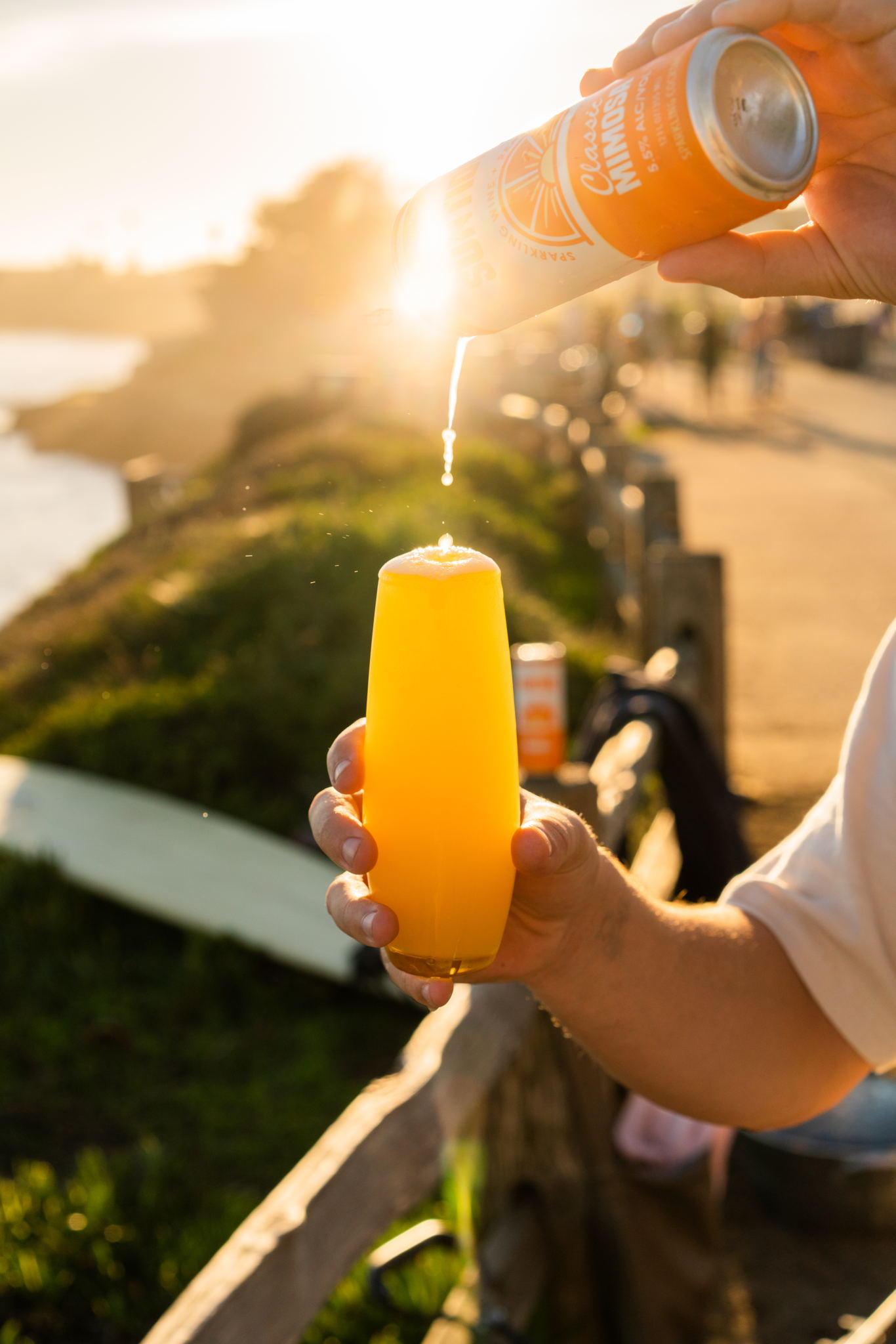 明亮的Suntide起泡酒包装这样设计(图6)