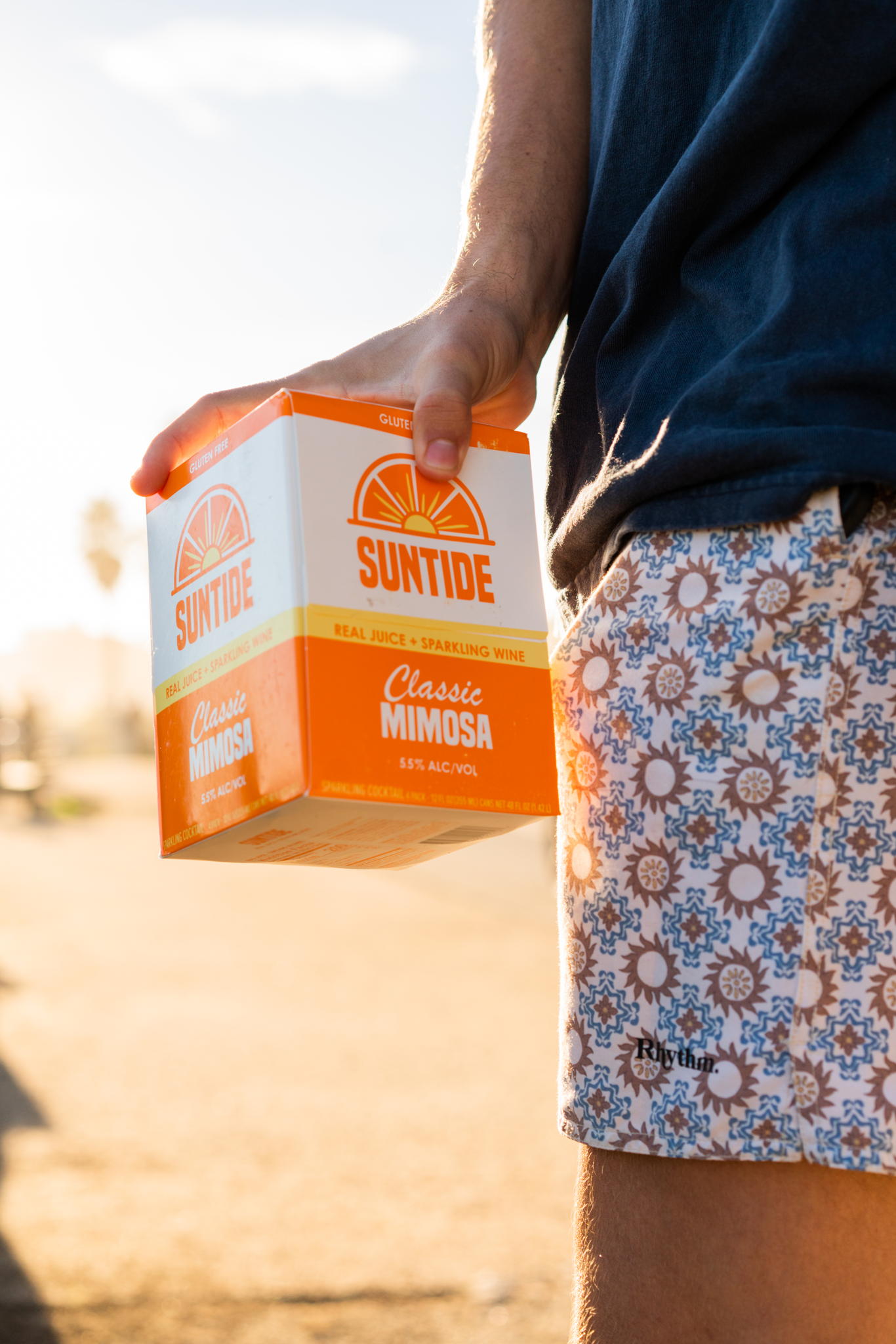 明亮的Suntide起泡酒包装这样设计(图3)