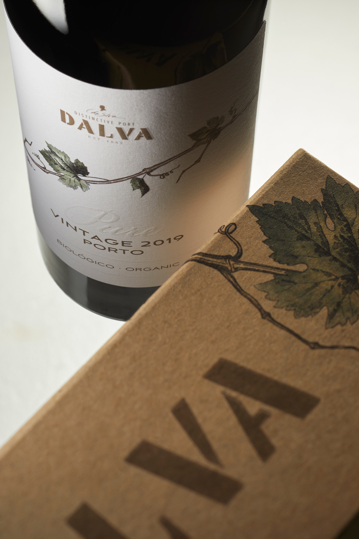 简约设计的葡萄酒包装设计欣赏(图4)