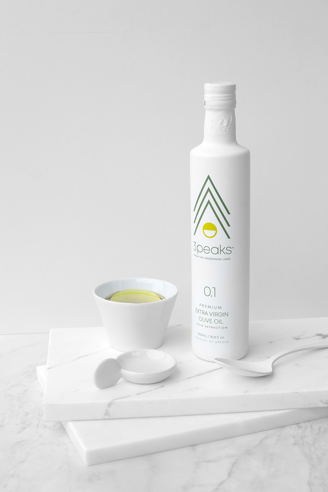 产自希腊的3 Peaks 特级初榨橄榄油包装设计(图1)