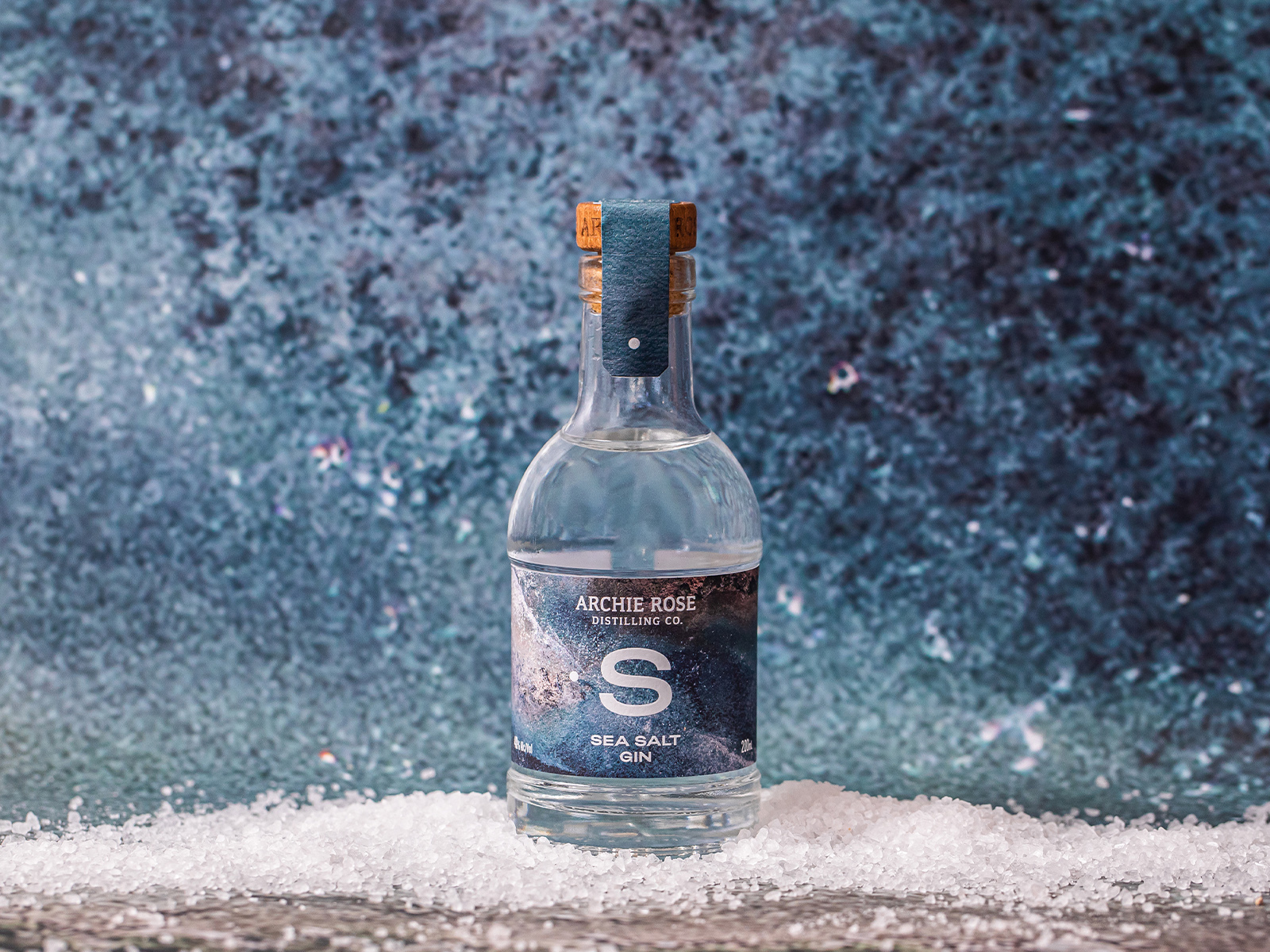 海盐杜松子酒和粉红胡椒伏特加的包装设计作品参考(图2)