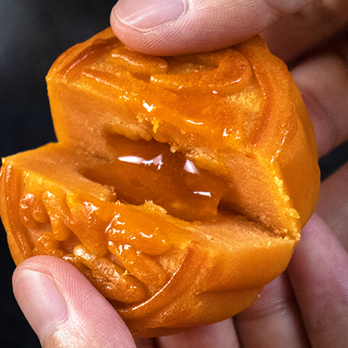 萌小姿 流心奶黄港式月饼 330g 礼盒装包装礼盒产品包装创意设计欣赏(图3)