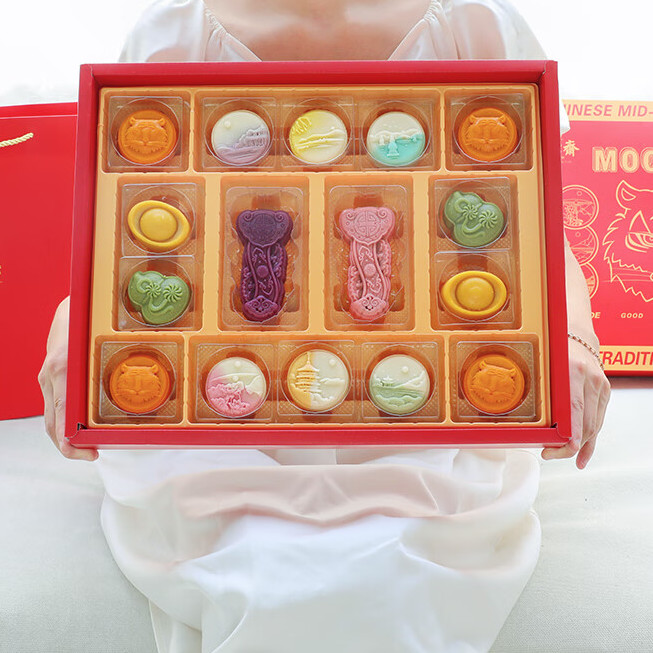 翠沁斋 虎年 月照西湖 台式月饼 16饼6味 800g 礼盒装包装礼盒产品包装创意设计欣赏(图3)