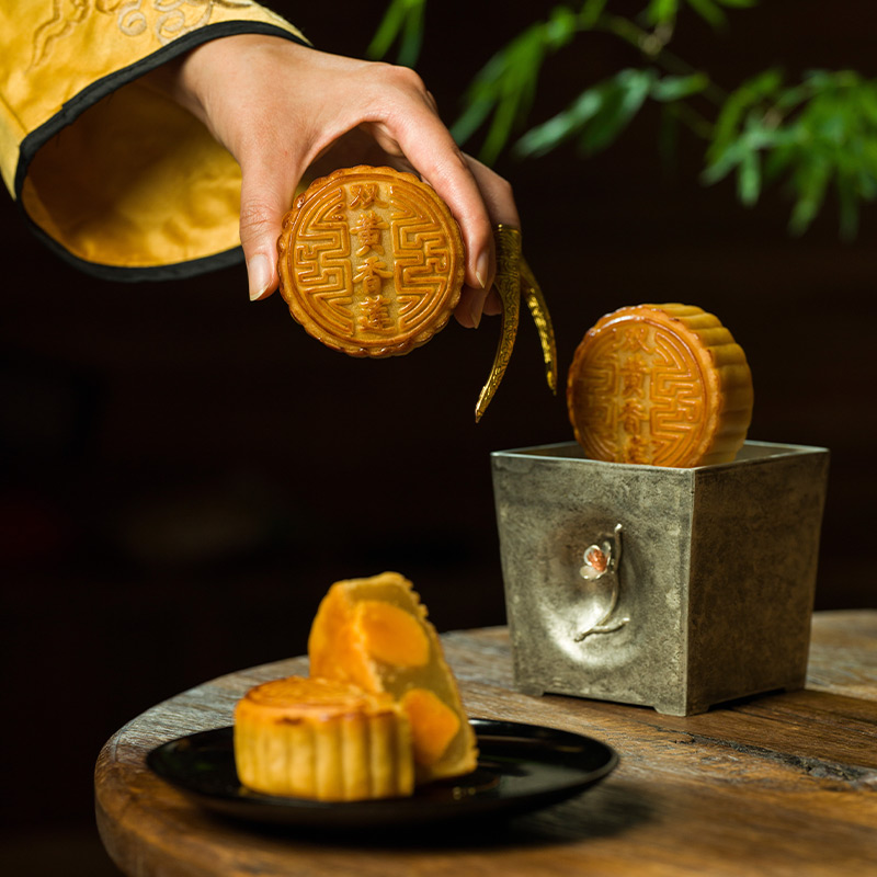 北京稻香村 印象北京广式月饼 680g*2盒 礼盒装包装礼盒产品包装创意设计欣赏(图5)