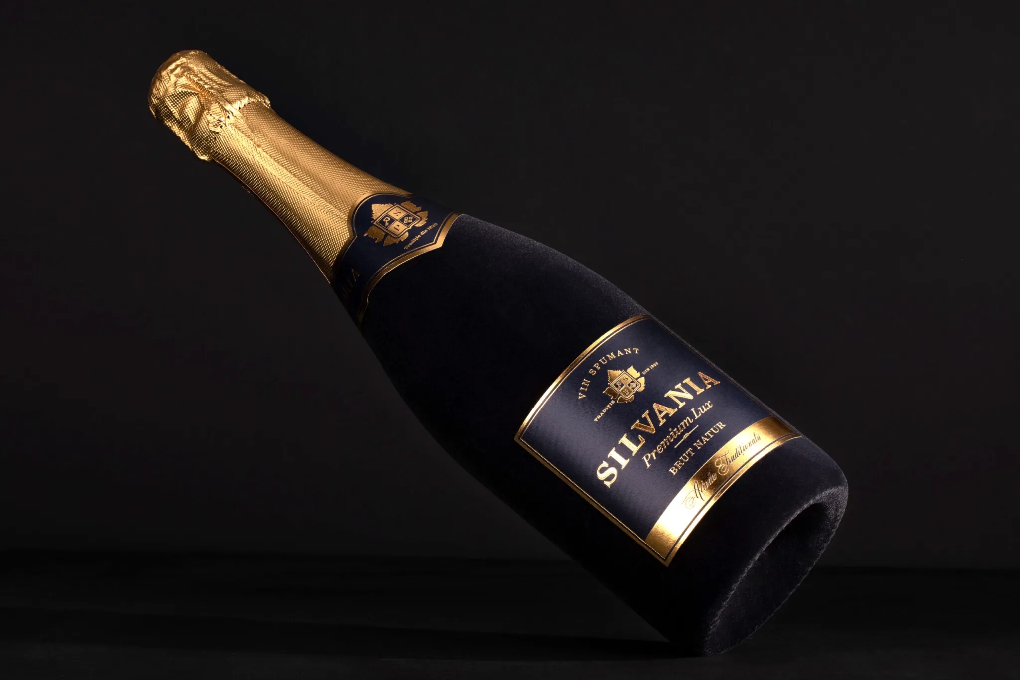 精致的起泡酒包装设计欣赏(图1)