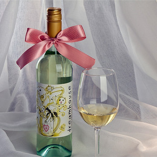 创意酒包装设计亨蒂酒园梦幻屋莫斯卡托甜白低起泡酒瓶产品包装设计欣赏(图4)