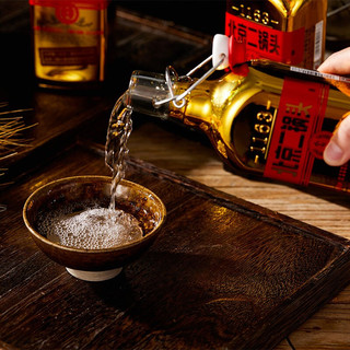 创意酒包装设计永丰牌北京二锅头金标出口小方瓶清香型白酒瓶整箱装产品包装设计欣赏(图6)