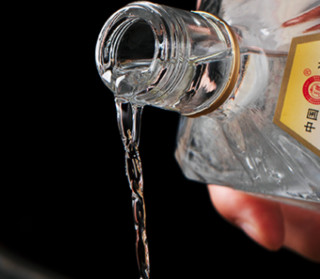 创意酒包装设计玉蝉老酒大曲浓香型白酒产品包装设计欣赏(图7) 创意酒包装设计玉蝉老酒大曲浓香型白酒产品包装设计欣赏(图7)