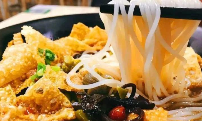 柳府螺蛳粉 柳府螺蛳粉品牌logo与食品包装设计欣赏(图4)