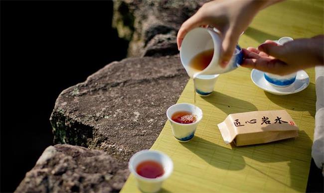 岭上人 岭上人品牌logo与食品包装设计欣赏(图3)