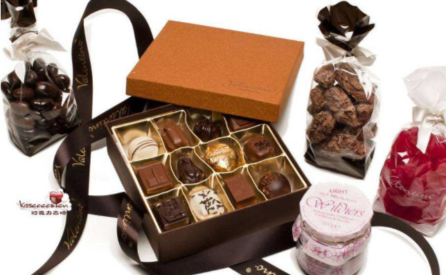 凡情蒂诺巧克力 Valentino凡情蒂诺品牌logo与食品包装设计欣赏(图3)