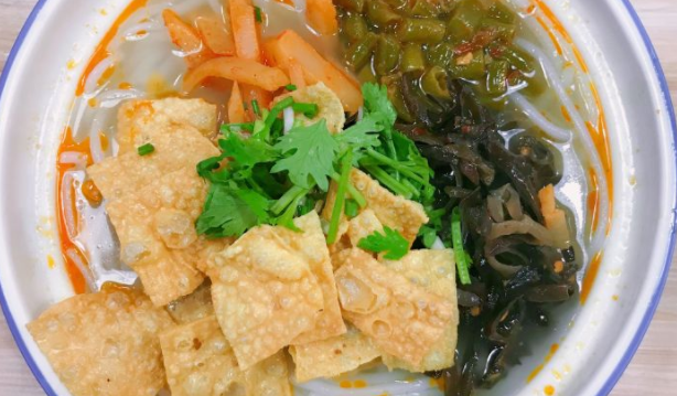 蓝小拐螺蛳粉品牌logo与食品包装设计欣赏(图4)